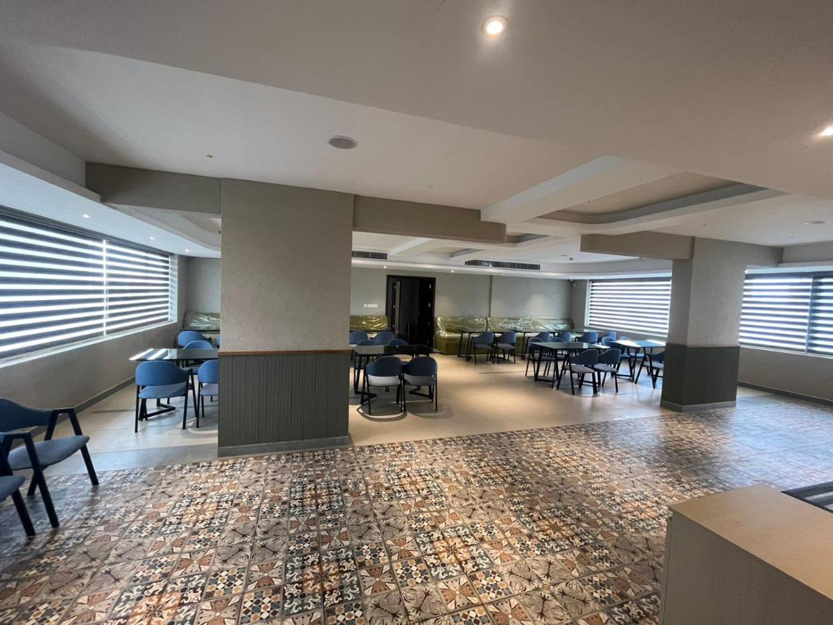 Presidency Airport Hotel Kochi 외부 사진