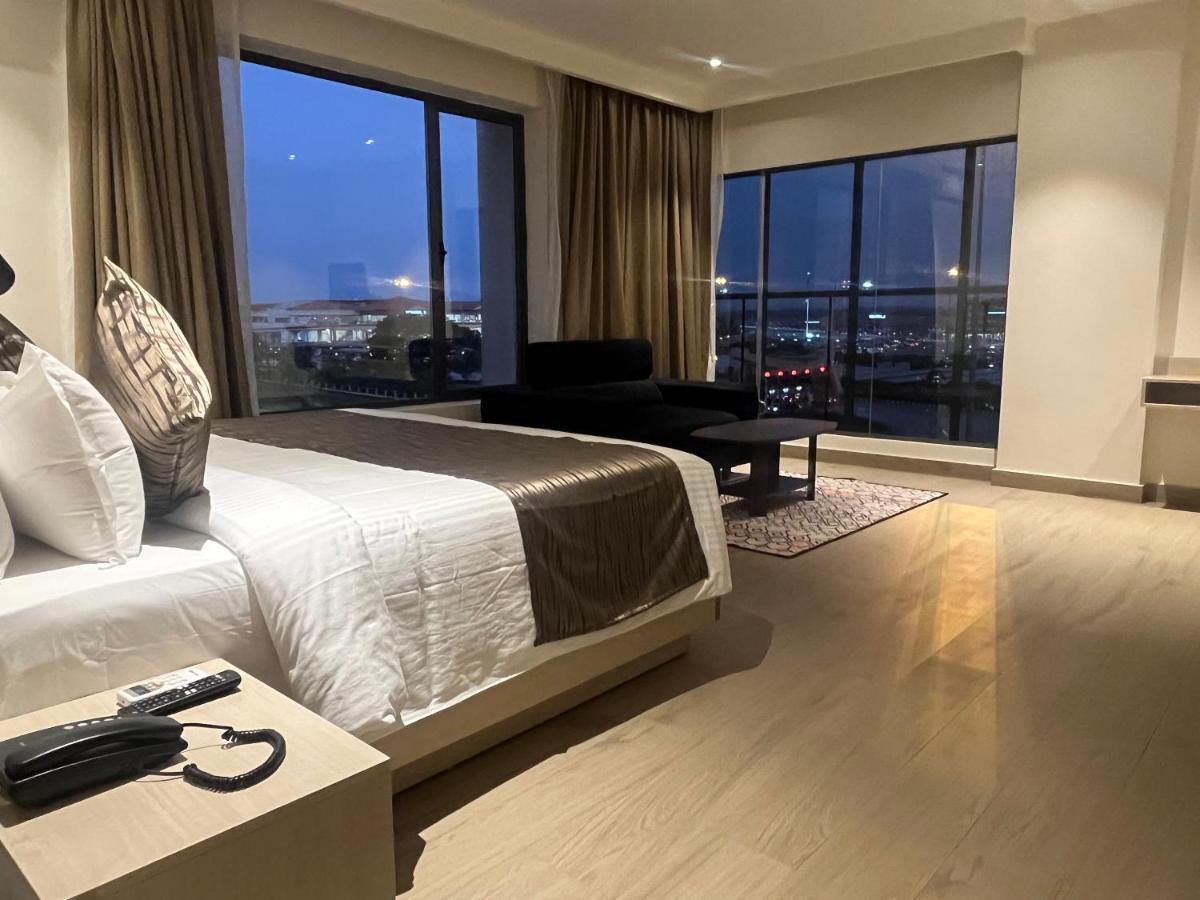 Presidency Airport Hotel Kochi 외부 사진