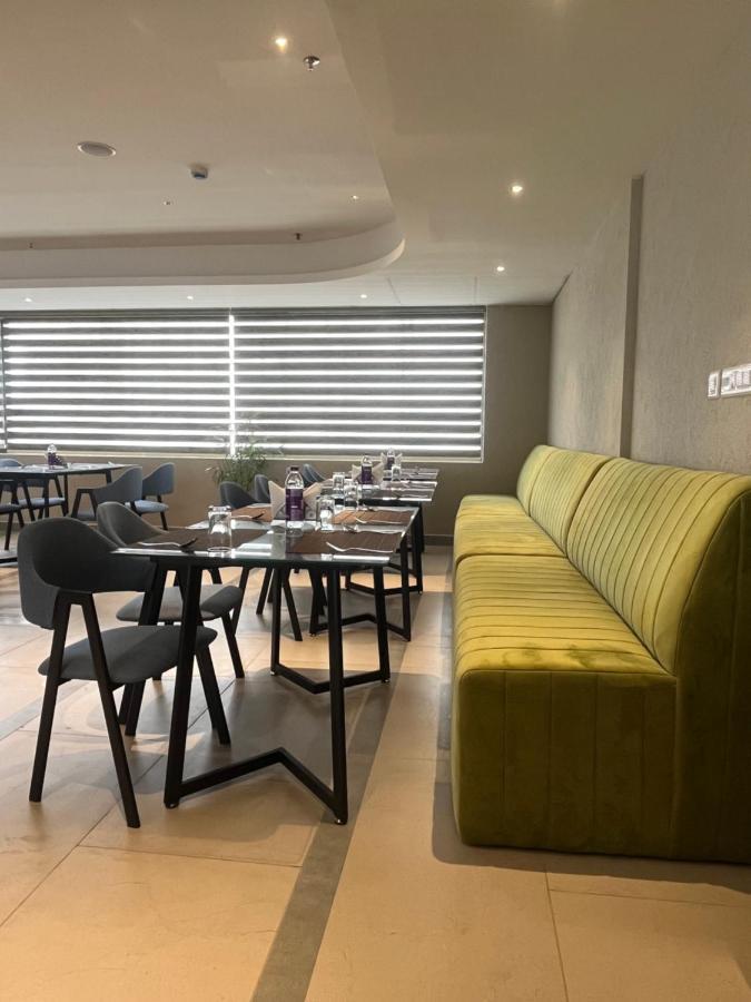 Presidency Airport Hotel Kochi 외부 사진
