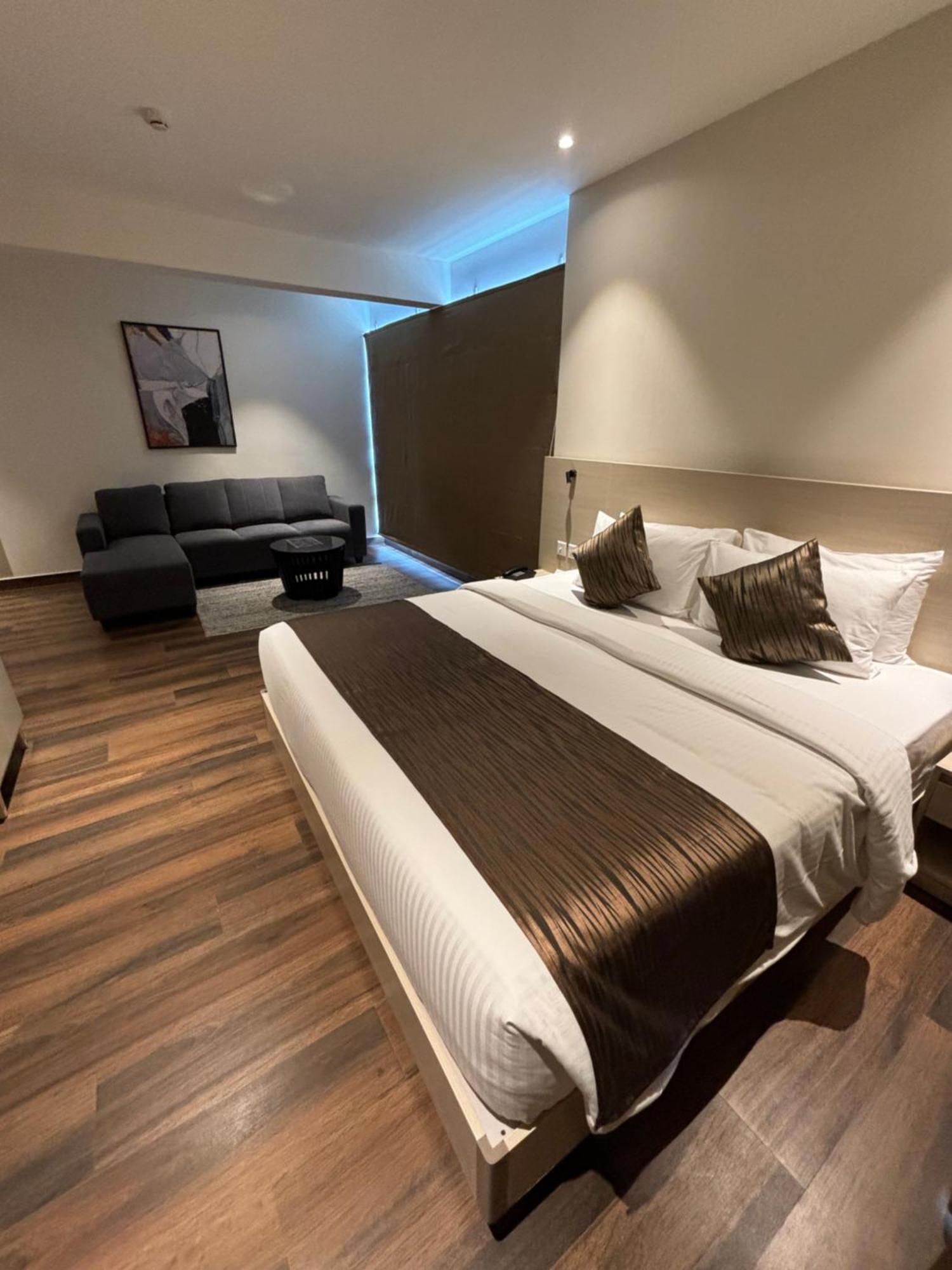Presidency Airport Hotel Kochi 외부 사진