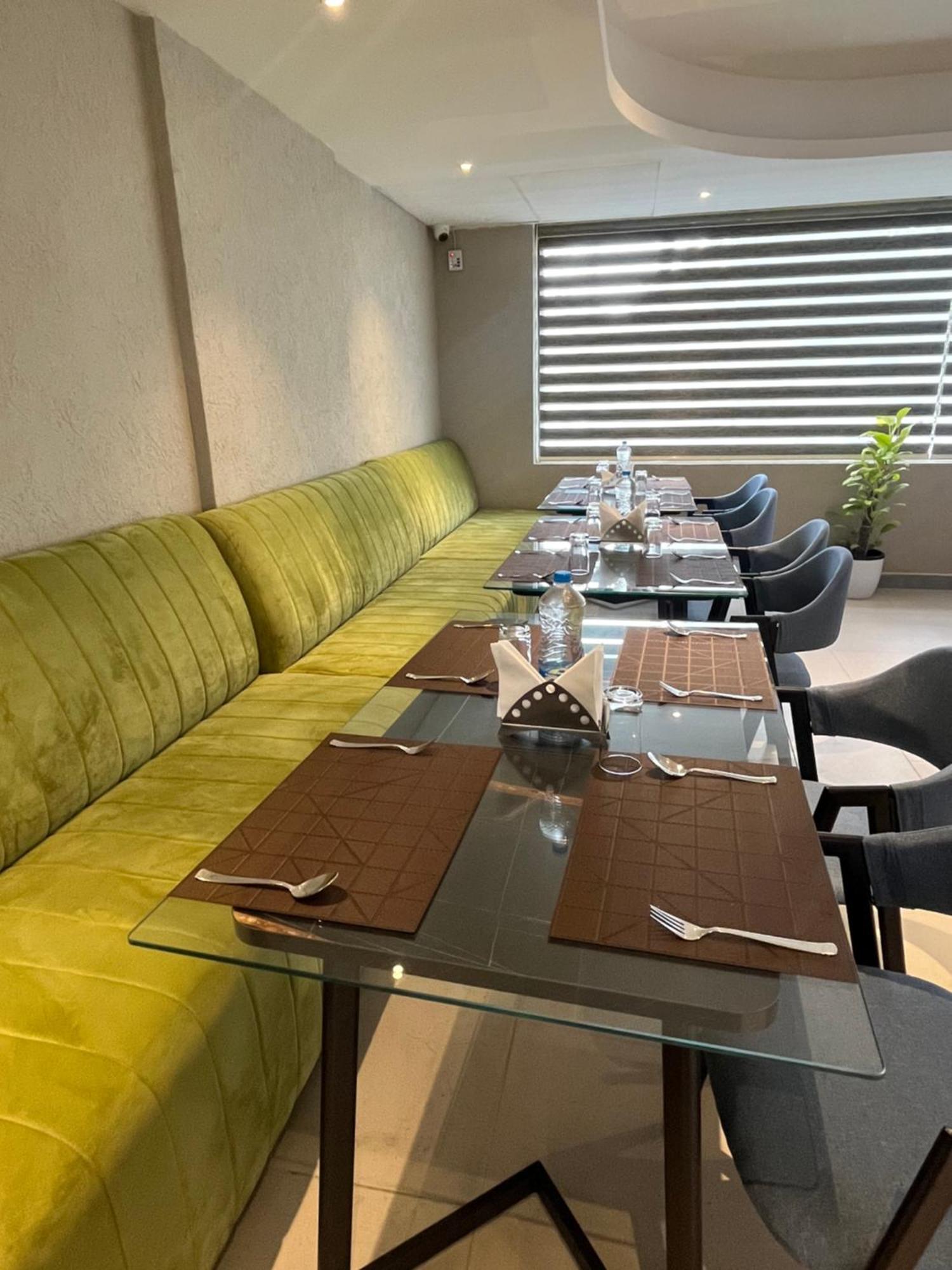 Presidency Airport Hotel Kochi 외부 사진